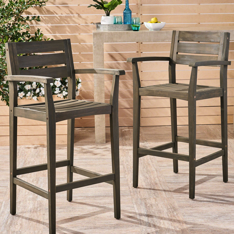 Bois gris pour l'extérieur, 58 cm de large, 58 cm de profondeur et 116 cm de haut. Une ambiance estivale durable. Fabriqué en bois, hauteur centrale.