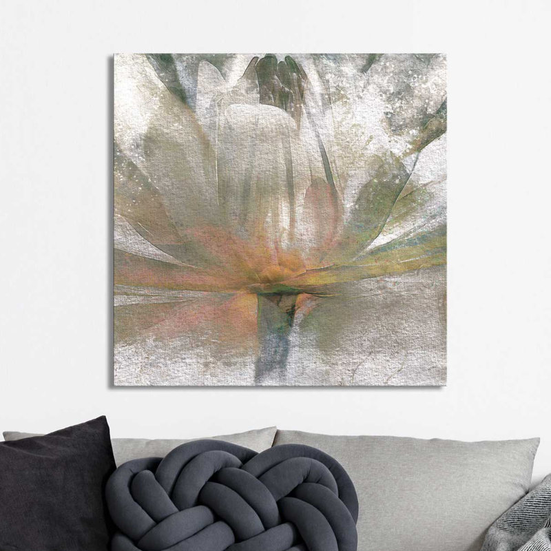 «Lily Light», reproduction, H 18 po x l 30 po x P 1 po, Toile tendue