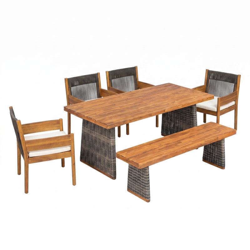 Ensemble de salle à manger d'extérieur Celia 6 places en bois d'acacia de style bohème, comprenant une table à lattes, un banc à pieds en résine tressée et des fauteuils en corde tressée.