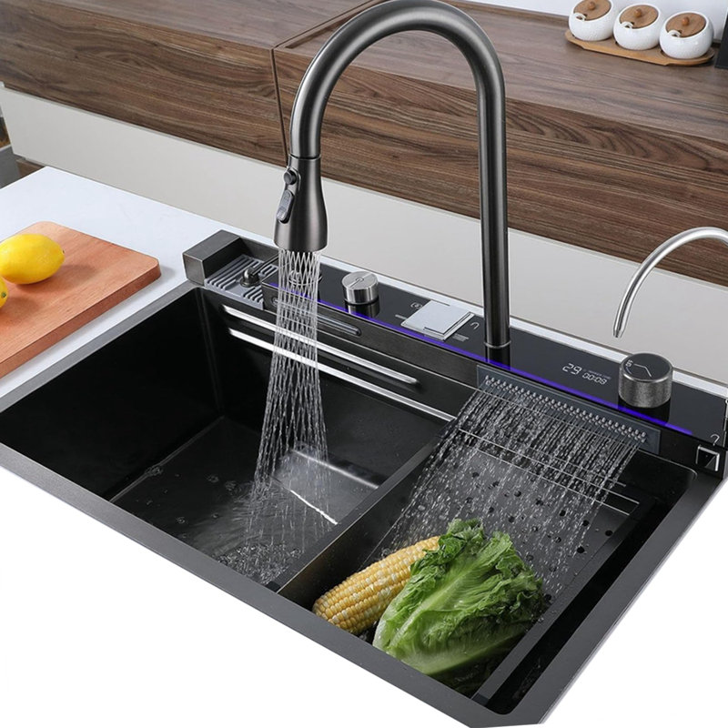 Évier en cascade 29,5 x 18 po à affichage numérique Nano Raindance en acier inoxydable embossé avec laveuse à pression et deux cascades