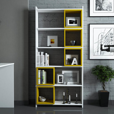 Bibliothèque moderne avec de nombreuses tablettes, blanc et jaune, 31,5 po x 67,0 po x 8,7 po | 100% panneau de particules enduit de mélamine, épaisseur: 0,7 pouce | Conception murale et élégante pour l'organisation de la maison et du bureau