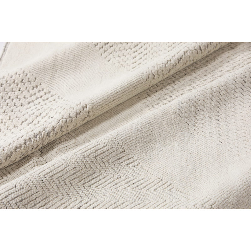 Hearthstone Hand Knotted Wool Area Rug in Ivory, Rectangle 3' x 5'
