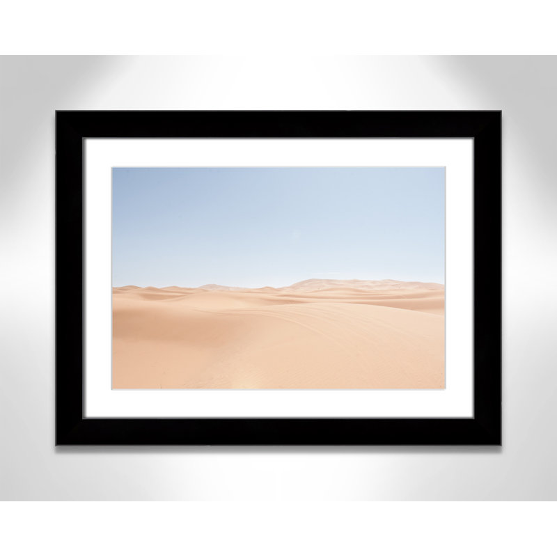 «Desert Serenity» par Mark Eder, Blanc, H 18,5 po x l 24,5 po x P 1,25 po, Cadre cubique noir