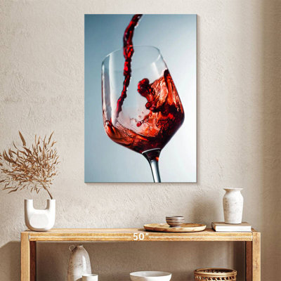 Yarlin Pour The Red Wine