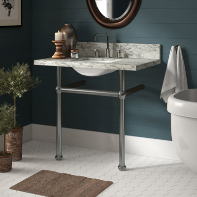 Dessus de meuble-lavabo en marbre de Carrare 36 pouces avec pieds en laiton Kingston Templeton (8 pouces, 3 trous)