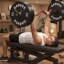 Barre de 7 pi 45 lb pour la salle de gym à domicile - capacité de 1000 lb, chrome dur, poignée moletée pour le soulevé de terre, le squat, la presse à banc et les rangées - rouge