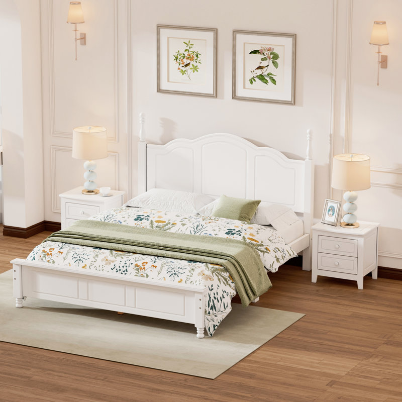 3 chambres avec lit plateforme en bois joyeux et deux tables de chevet - Grand lit blanc