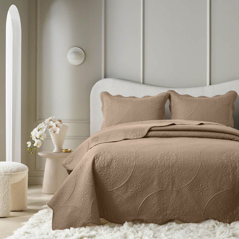 Floral Embossed Quilted Bedspread Set – Soft Lightweight Microfiber Bedding with Pillow Shams, Reversible & All-Season Comfort