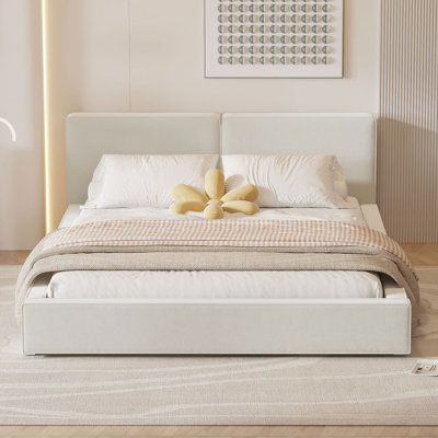 Grand lit plateforme tapissier avec tissu velours