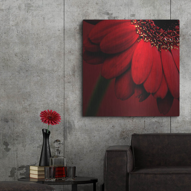 "Red Gerbera On Red 02" par Tom Quartermaine, H 36 po x l 36 po