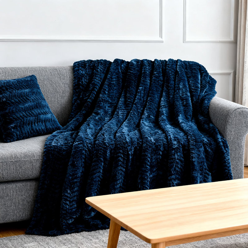 Conception ultra douce et moelleuse à 2 couches pour un maximum de chaleur et de confort, parfaite pour le lit, le canapé et la décoration intérieure