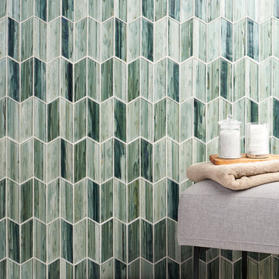 Carrelage mural mosaïque en verre fondu 11,73 po x 11,74 po Tara Chevron (0,96 pi2 / feuille)