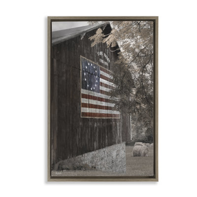 Drapeau colonial sur toile flottante encadrée de grange par Lori Deiter