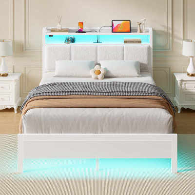 Lit plateforme tapissier moderne avec tête de lit, station de charge USB et lumières DEL