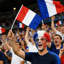 Drapeaux à manivelle à la main kbndieu-129710223