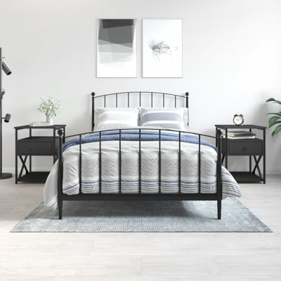 With a simple and compact design, these bedside cabinets fit easily into your bedroom or living room and add a timeless charm to your interior.