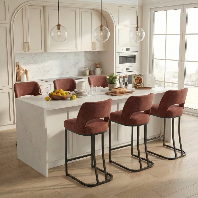 Ensemble de 6 tabourets de bar modernes rembourrés à hauteur de comptoir en chenille avec dossier ouvert et base en métal noir mat pour îlot de cuisine, salle à manger