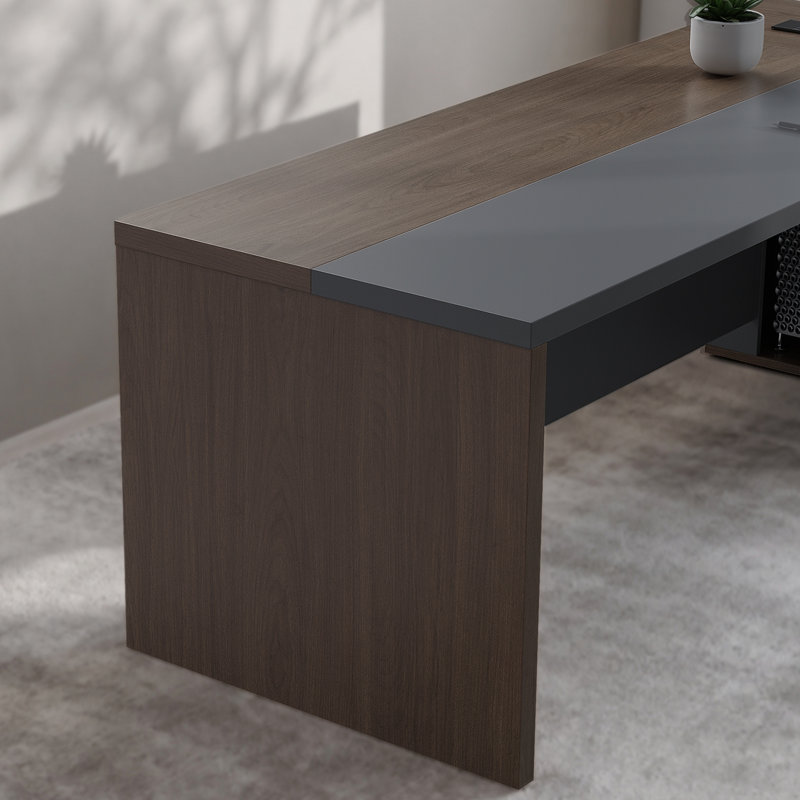 Bureau de direction ergonomique de luxe en forme de L avec rangements intégrés et prises électriques intégrées. Bureau de direction en noyer