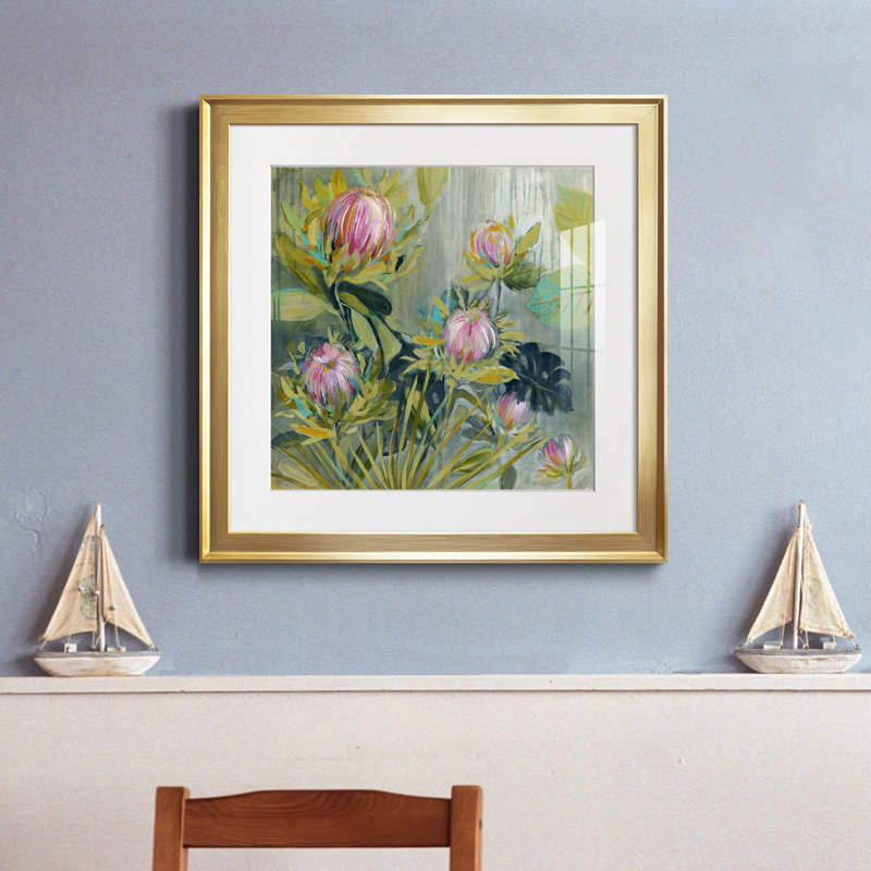 Protea Catching Rain par J Paul - reproduction d'art encadrée, H 34,5 po x l 34,5 po x P 1,5 po, Papier encadré doré