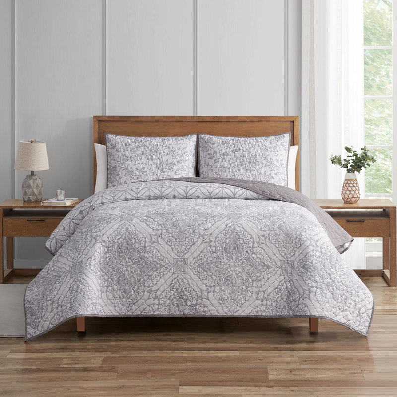 New Haven Blush 3 Piece Quilt Set, Queen Quilt + 2 Standard Shams, Gray