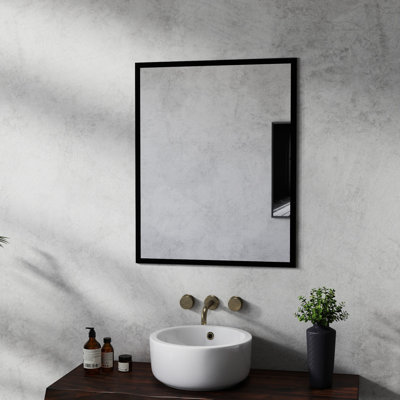 Rehaussez l'esthétique de votre salle de bain avec ce miroir noir en aluminium de 24 pouces!
