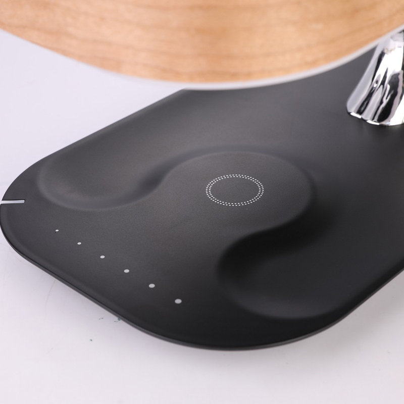Lampe 3-en-1 avec haut-parleur Bluetooth et chargeur sans fil