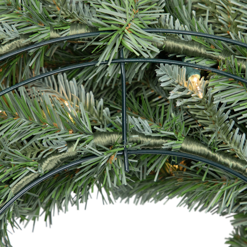 Couronne de Noël épinette artificielle bleue pré-éclairée, H 24 po x l 24 po x P 6 po