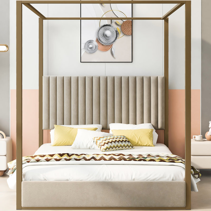 Grand lit plateforme à baldaquin avec tête de lit et structure en métal, beige