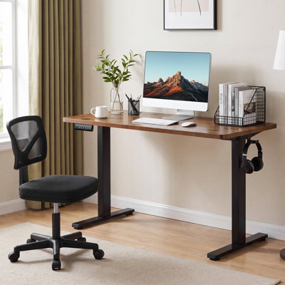 Ensemble de bureau: chaise de bureau en filet et bureau électrique