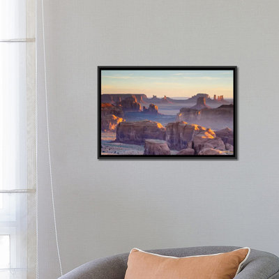 «First Light, Monument Valley, Navajo Nation, Arizona, USA» par Matteo Colombo - reproduction de photo sur toile tendue