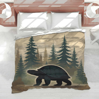 Édredon Tortoise In Forest Landscape