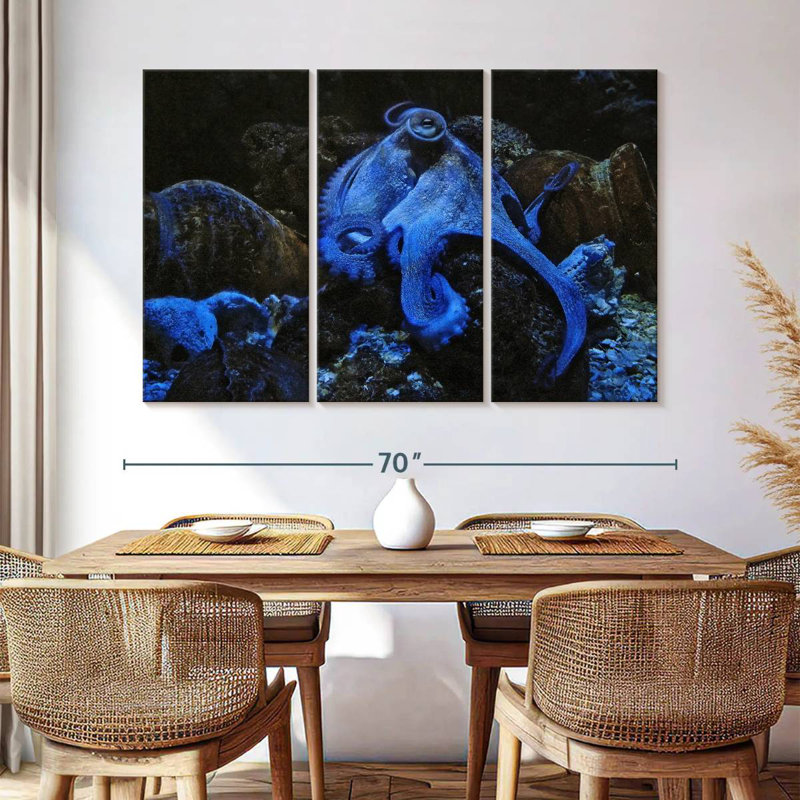 Pieuvre bleue stoïque, H 42 po x l 65 po