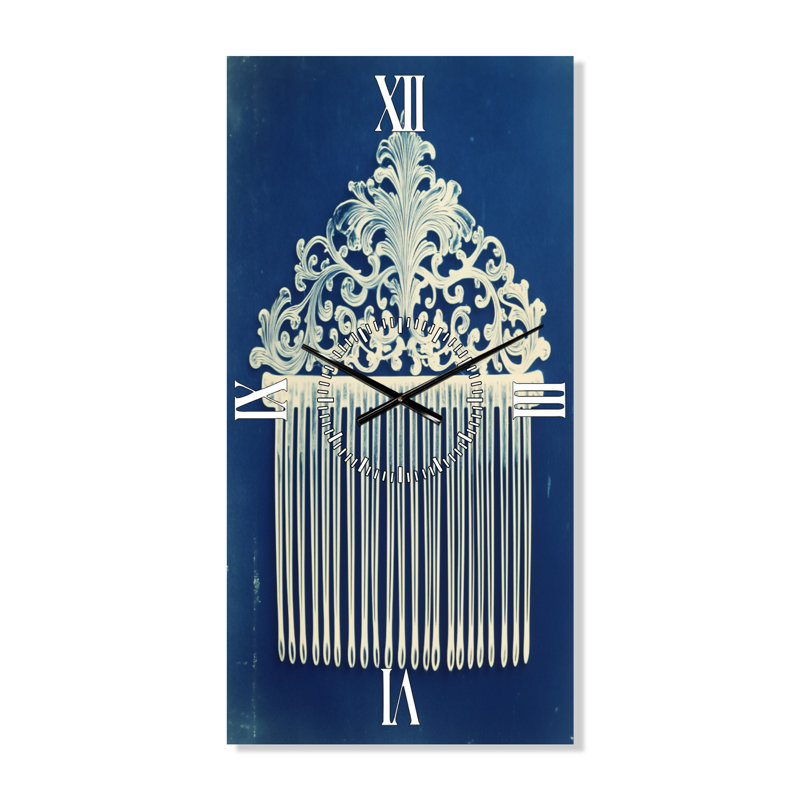 Peigne victorien bleu de Prusse II - Horloge murale silencieuse traditionnelle en métal, H 40 po x l 20 po - Rectangle