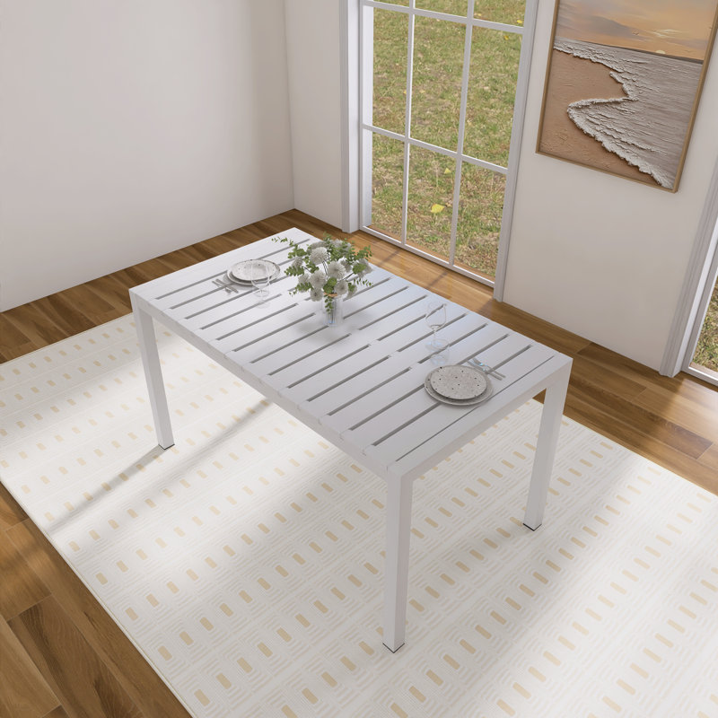 Table de salle à manger moderne blanche de 55 pouces, table longue polyvalente intérieure / extérieure avec plateau en PP léger avec pieds en métal