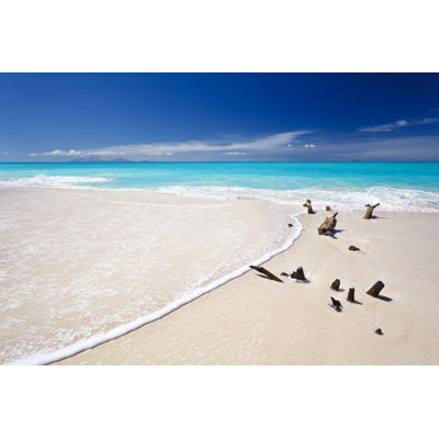 Perfect White Beach by Michaelutech