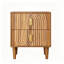 Table de chevet Boho-Style à 2 tiroirs, table de chevet moderne en bois de style Mid-Century avec lignes décoratives incrustées et poignées dorées, table de bout pour la chambre à coucher