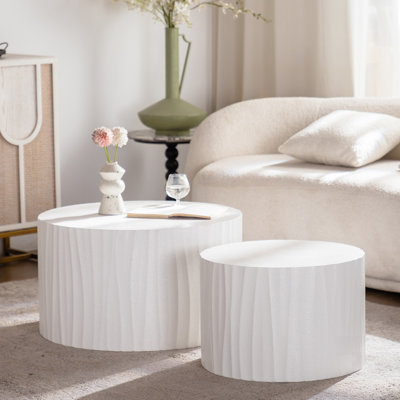 Tables basses gigognes rondes, modernes et polyvalentes pour le salon et la chambre à coucher.