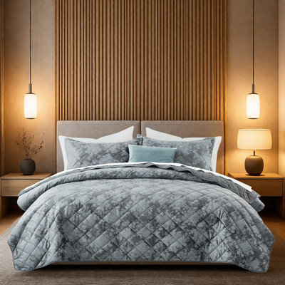 Embossed Velvet Quilt Bedspread Set – Soft Lightweight Bedding With Pillowcases