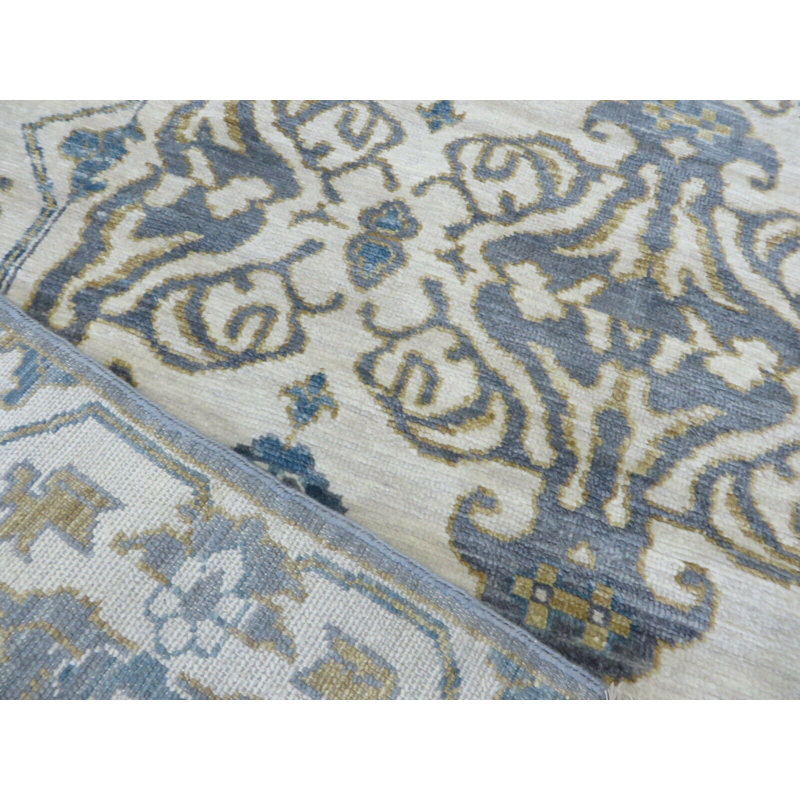 Tapis ivoire en laine noué à la main de conception unique 8 pi x 9 pi 9 po Kenilworth
