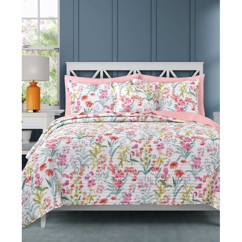 Queen Pink Floral Aerated Fabric Quilt Set