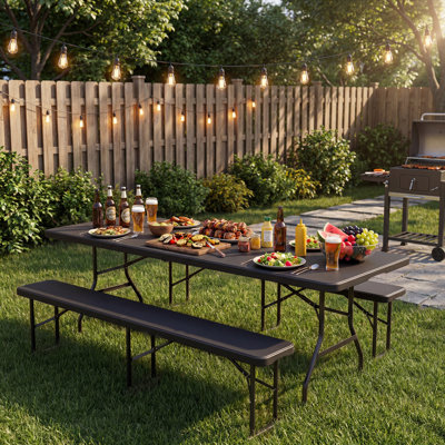 Table de pique-nique pliante robuste, plateau de table en PEHD antirouille et antirouille, cadre en acier renforcé, verrouillage sécuritaire, pieds antidérapants, transport de type valise, utilisation intérieure / extérieure pour les mariages de barbecue en camping, noir