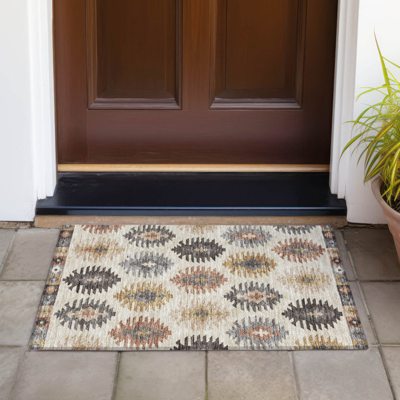 Chayden rug with non-slip backing, Rectangle 1 pi 8 po x 2 pi 6 po