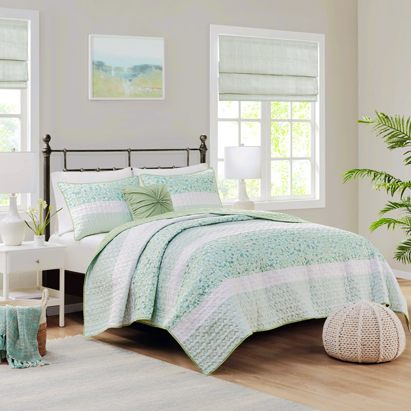 Polyester Machine Woven Floral Quilt, King Quilt + 2 Pillowcases, Green Floral