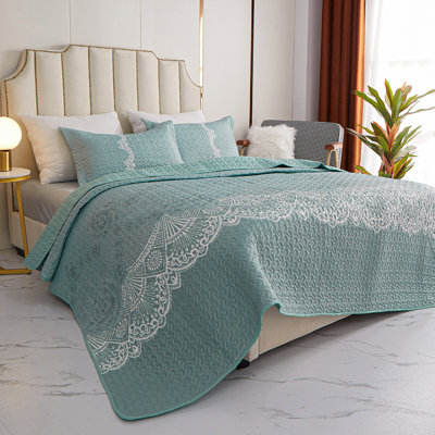 Polyester Percale Floral Coverlet