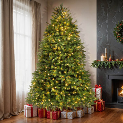 7.5ft Artificial Spruce Christmas Tree, Green Christmas Tree, Seasonal Tree, Holiday Tree with Dense Branch Tips and Pre Strung Lights