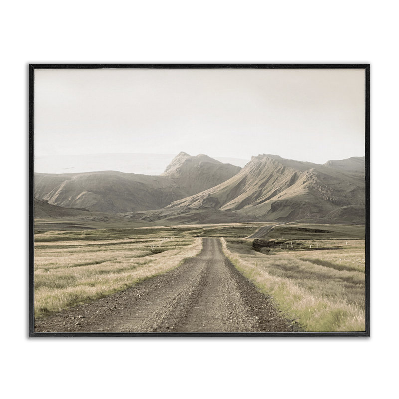 Giclée encadrée Misty Mountain Road View, design par Leah Straatsma, H 11 po x l 14 po, Giclée encadrée noir minuit