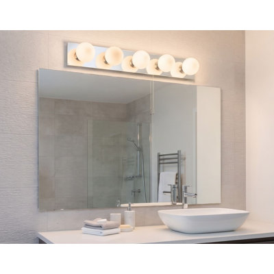 Showtime 5 - Light Dimmable Bath Bar
