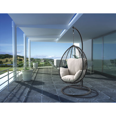 Chaise suspendue en osier avec coussin et support Ronan