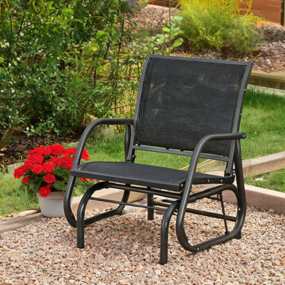 Fauteuil à bascule d'extérieur en tissu mesh blanc crème avec assise large et accoudoirs incurvés pour terrasse