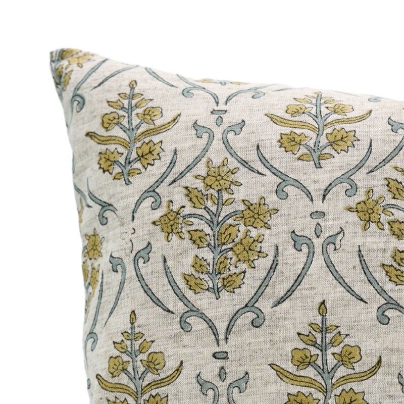 Coussin décoratif fabriqué à la main par Fab Fabine - Vishal Pushp, H 16 po x l 16 po